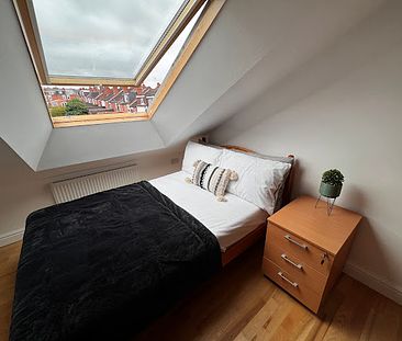 Room 9 Available, 12 Bedroom House, Willowbank Mews – Student Accommodation Coventry - Photo 2