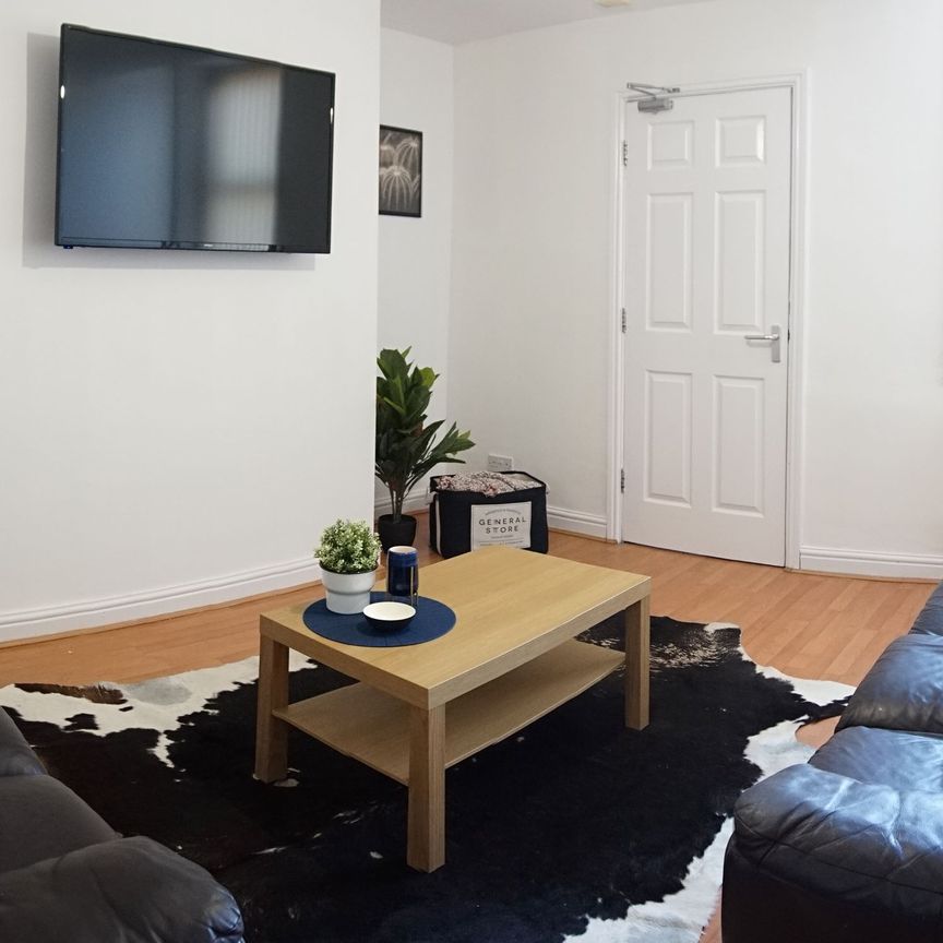 5 Bed House, Warwick Street - Photo 1