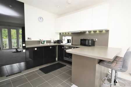 Sierra Road, High Wycombe - Photo 3