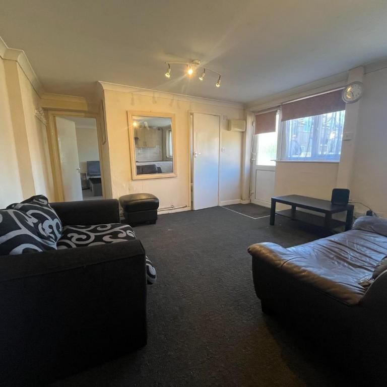 2 bedroom bungalow to rent - Photo 1