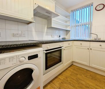 High Road, SO16 - Photo 4