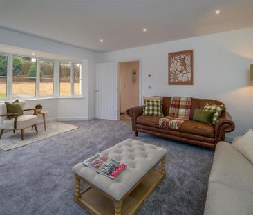4 bedroom detached house to rent - Photo 2