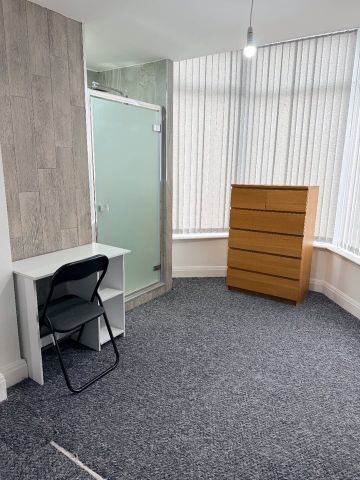 Room in a Shared House, Heighfield Road, L9 - Photo 2