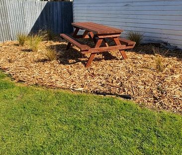 Family Home with Double Garage - Photo 6