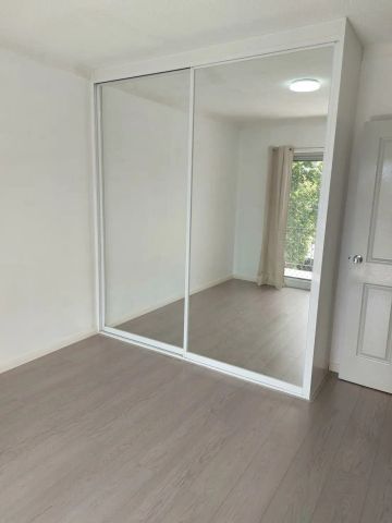 “Charming Two Bedroom Apartment” - Photo 2