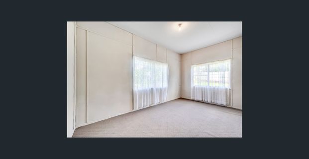 Spacious Family Home - Huge yard and loads of Storage! - Photo 1