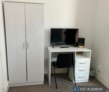 1 bedroom in a house share to rent - Photo 6