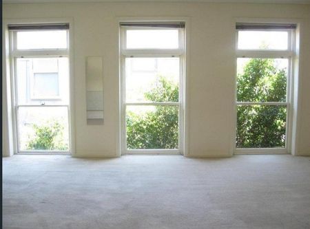 City Edge Location! - Photo 2
