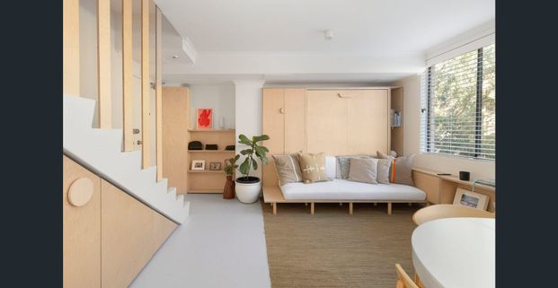 Stylishly Renovated Split-Level Apartment in Prime City Fringe Location - Photo 1