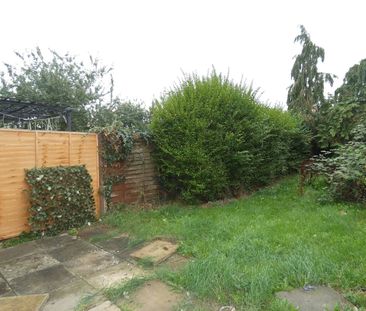 Semi-detached house to rent on - Photo 2