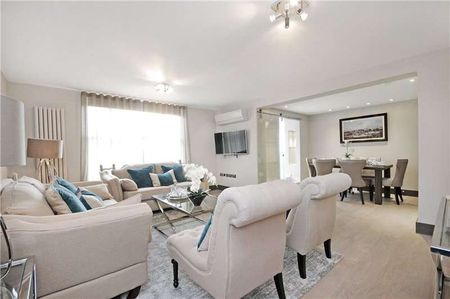 A stylish, newly refurbished 8th-floor flat in a gated modern development. - Photo 2