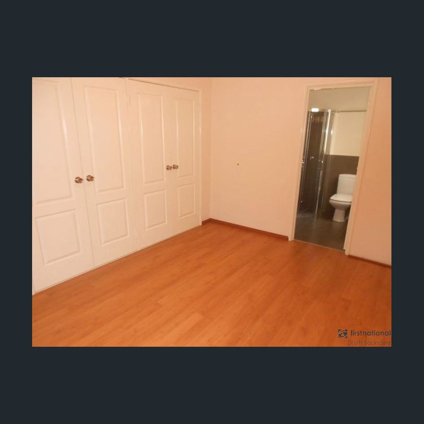 Popular location! HOME OPEN WEDNESDAY 12 OCTOBER AT 9.30AM SHARP! - Photo 1