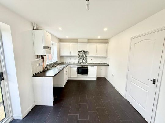 3 bedroom semi-detached house to rent - Photo 1