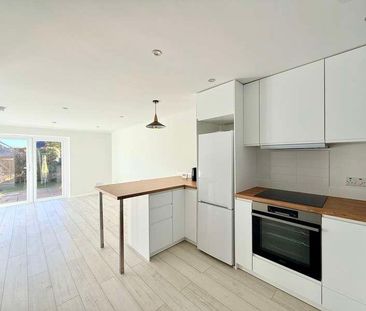 Cedric Close, Blackfield, Southampton, SO45 - Photo 5