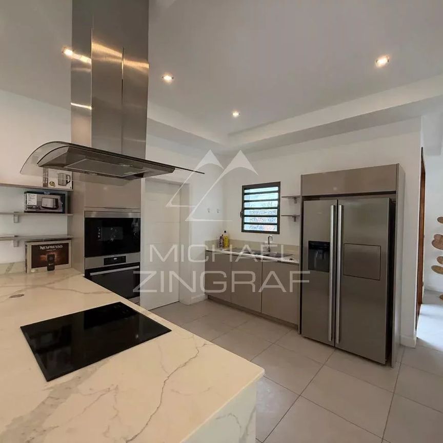 Villa à louer à Grand Baie - Photo 1