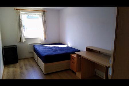 2 Bed Flat, Elmira Way, M5 - Photo 4