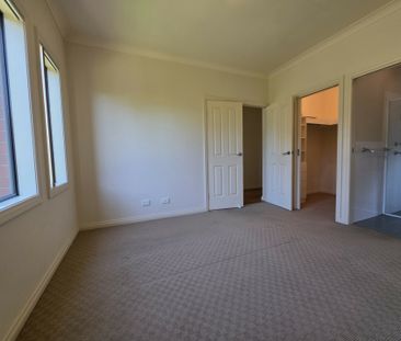 GREAT FAMILY HOME, GREAT LOCATION! - Photo 5