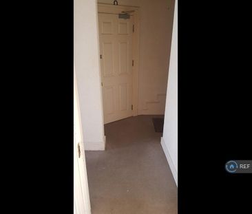 1 bedroom in a flat share to rent - Photo 5