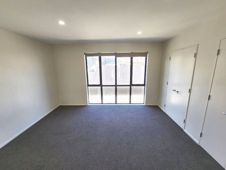 PRIME INNER-CITY LIVING! - Photo 5