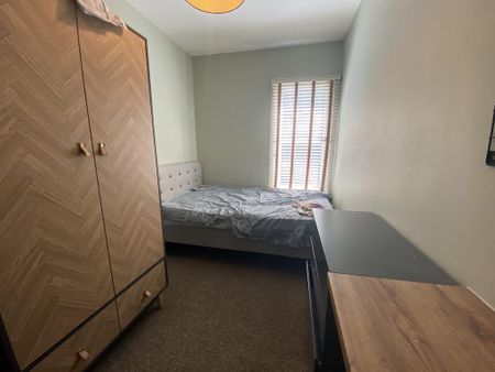 4 bedroom terraced house to rent - Photo 4