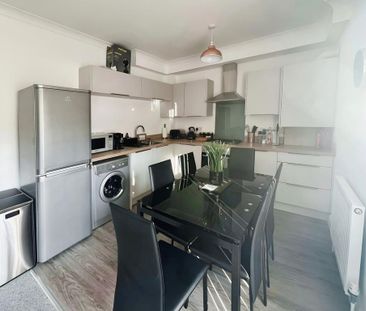 3 bedroom apartment to rent - Photo 2