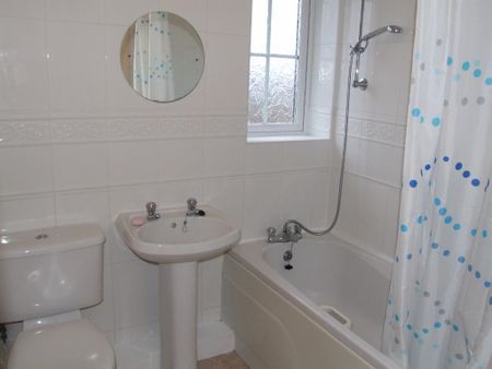 2 bedroom flat to rent - Photo 4