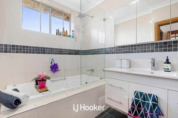 2 Bedroom Home - Great Location! - Photo 1