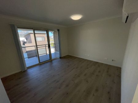 Immaculate Near-New One-Bedroom Apartment Featuring Lock-Up Garage - Photo 5