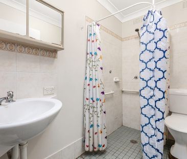 Three Bedroom Home for Lease ! - Photo 6