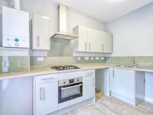 1 BEDROOM Apartment - First Floor - Photo 2