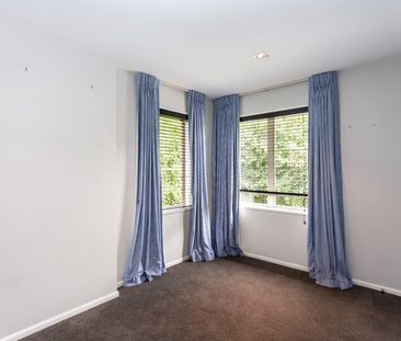 Executive 4 bedroom pet friendly home! - Photo 2