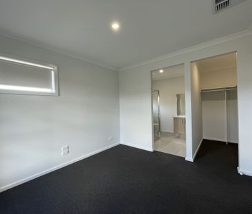 FOUR BEDROOM HOME - LOW MAINTENANCE! - Photo 2