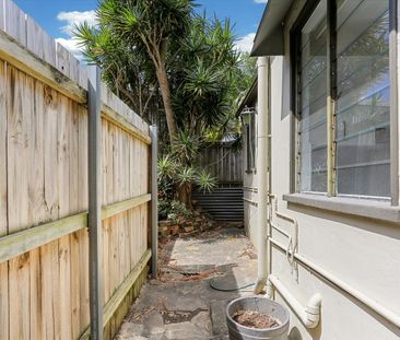 Charming One Bedroom Terrace in Prime Alexandria Location - Photo 6