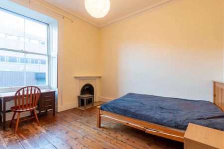 3 bedroom flat to rent - Photo 3