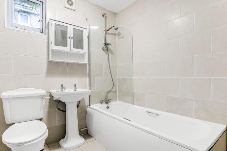 2 Bedroom Apartment To Let - Photo 4