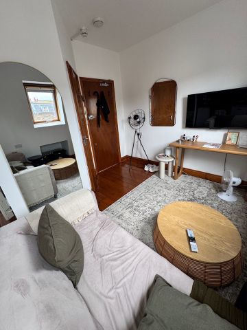 1 Bed Flat, Parkway, NW1 - Photo 2
