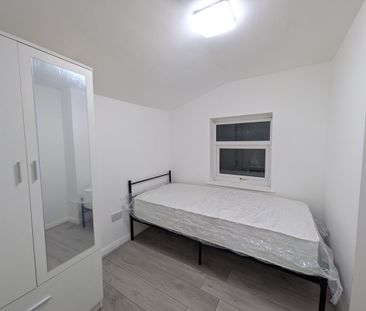 Room in a Shared House, London Road, SM6 - Photo 1