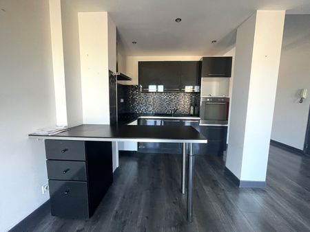 Location Appartement 3 pièces 69m² - Photo 2