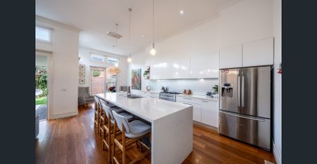 Renovated family home! - Photo 3