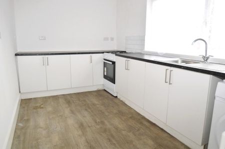 2 bedroom ground floor flat to rent - Photo 4