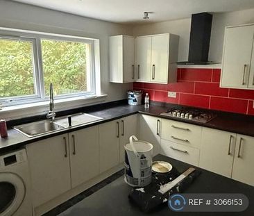 4 bedroom end of terrace house to rent - Photo 3