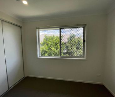 Contemporary Family Living in Coomera’s Big Sky Estate - Photo 3