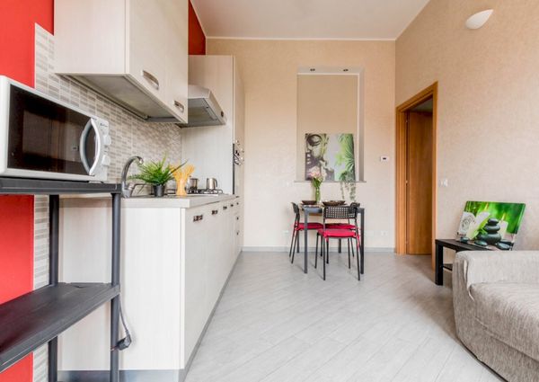 Intimate and nice single room in Via Pezzotti