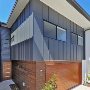 Stunning 4 Bedroom Townhome at Helensvale - Photo 2