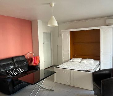 Location Appartement 1 pièce 32m² MARSEILLE 6ème - Photo 2