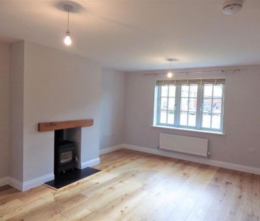 4 bedroom detached house to rent - Photo 2