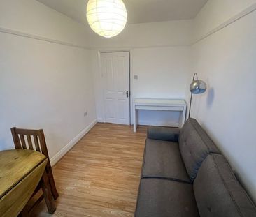 Room in a Shared Flat, Parchmore Way, CR7 - Photo 4