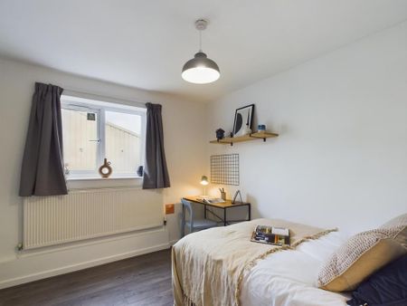 6 bedroom flat to rent - Photo 3
