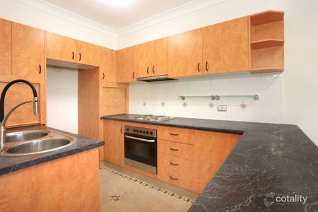 Spacious & Versatile Townhouse - Photo 2