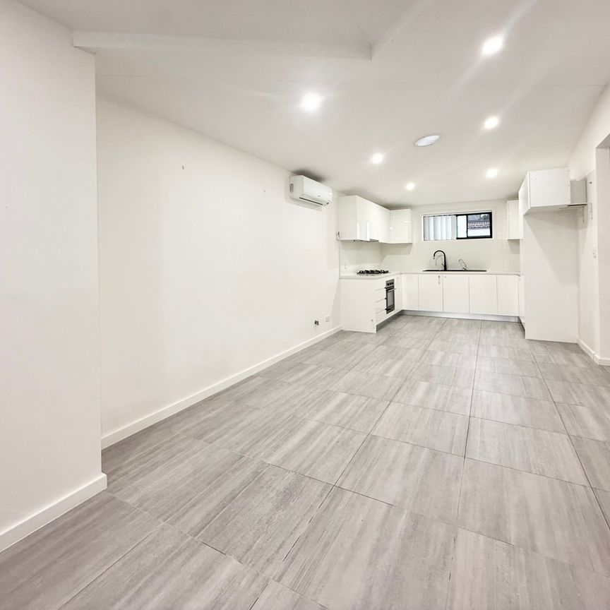 Modern Granny Flat with Driveway Parking! - Photo 1